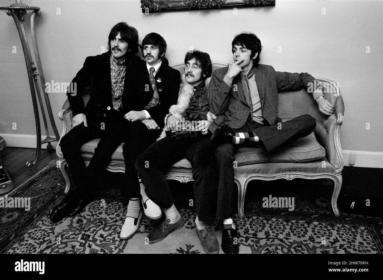 Premere lancio di "gt. Pepper's Lonely Hearts Club Band' l'ottavo album in studio dei Beatles Maggio 1967. Nella foto di casa a Chalep St. Belgravia Londra da sinistra a destra: George Harrison, Ringo Starr, John Lennon e Paul McCartney. Maggio 1967. Foto Stock