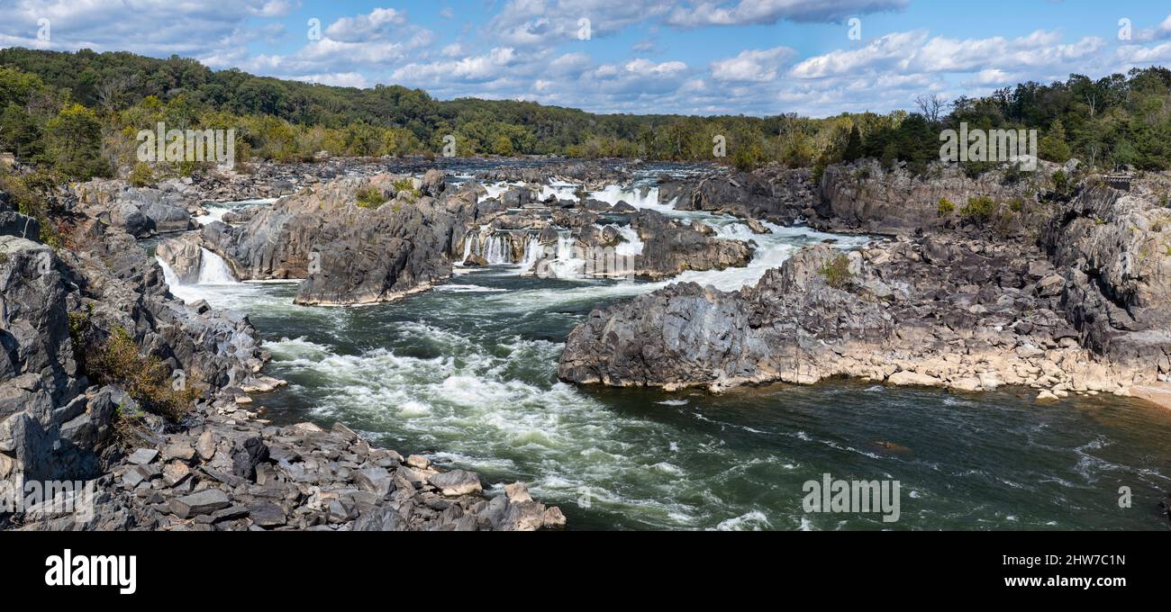 Virginia. Grandi cascate del Potomac. Virginia sulla sinistra, Maryland sulla destra. Punto di vista del Maryland all'estrema destra. Foto Stock