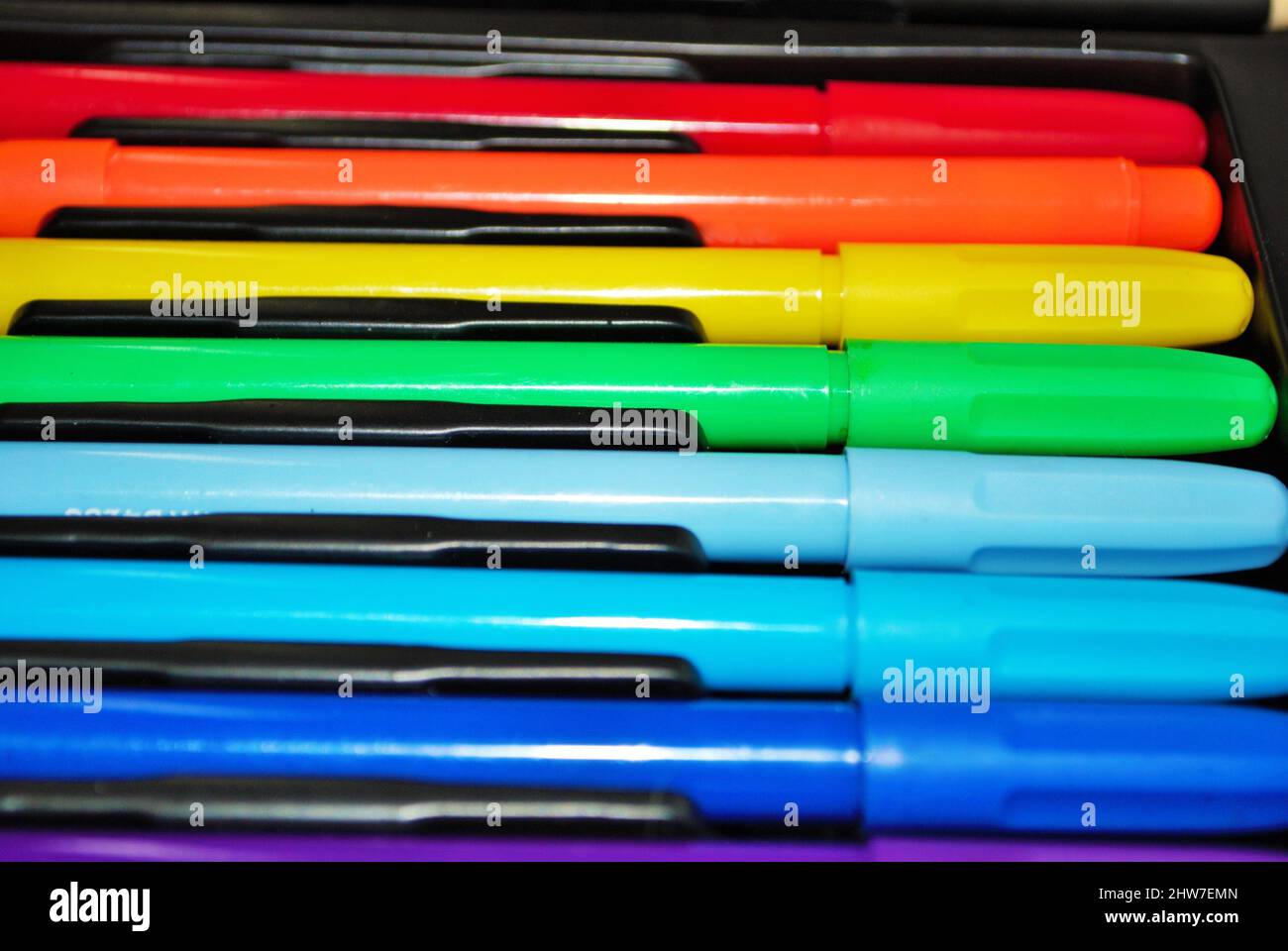 Molti marcatori colorati in un set di immagini Foto Stock