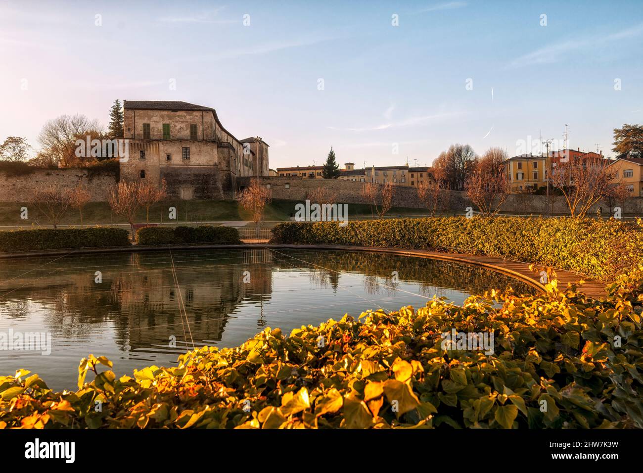 Il giardino della Rocca Sanvitale a Sala Baganza, provincia di Parma, Italia Foto Stock