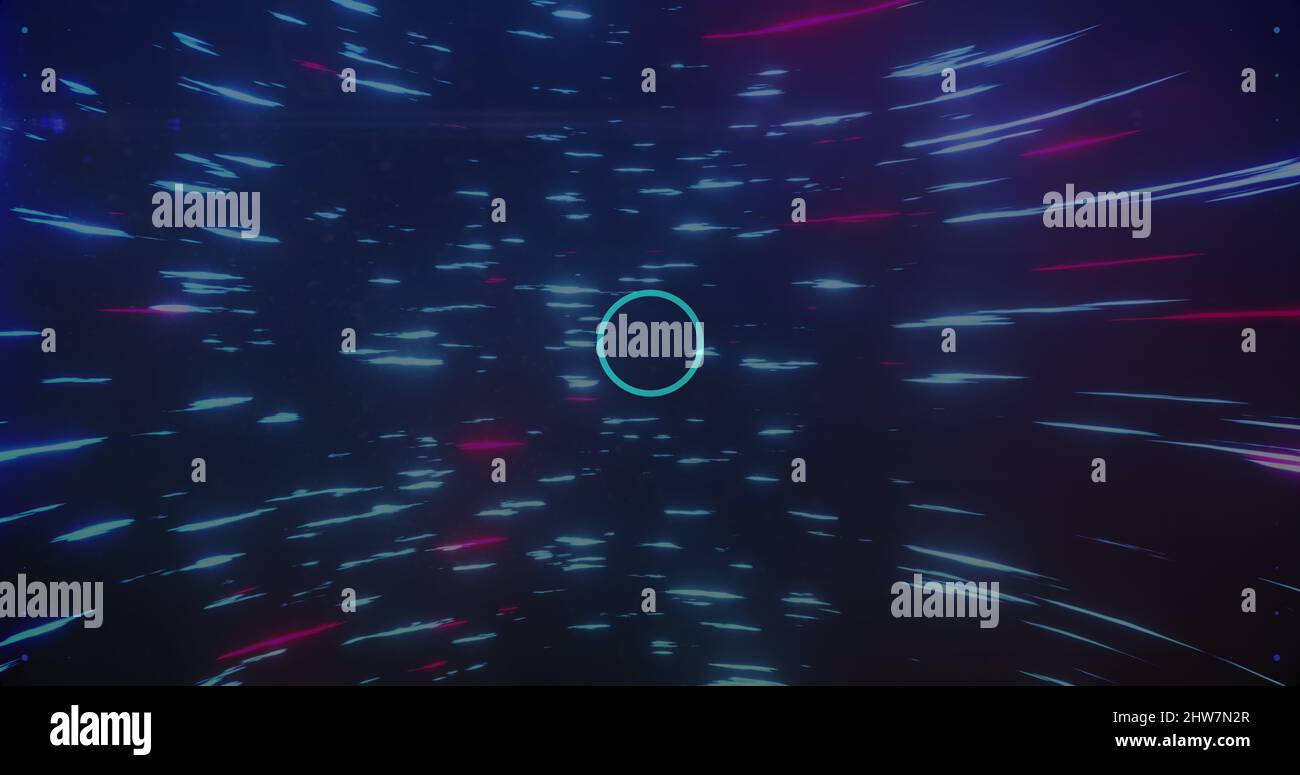 Immagine di cerchi, luci blu e rosa che si muovono velocemente su sfondo nero Foto Stock