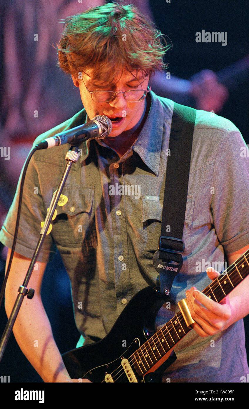 Gomez sul palco come parte della serie MTV Five Night Stand di concerti tenuti al Shepherds Bush Empire di Londra. 27th maggio 1998 Foto Stock