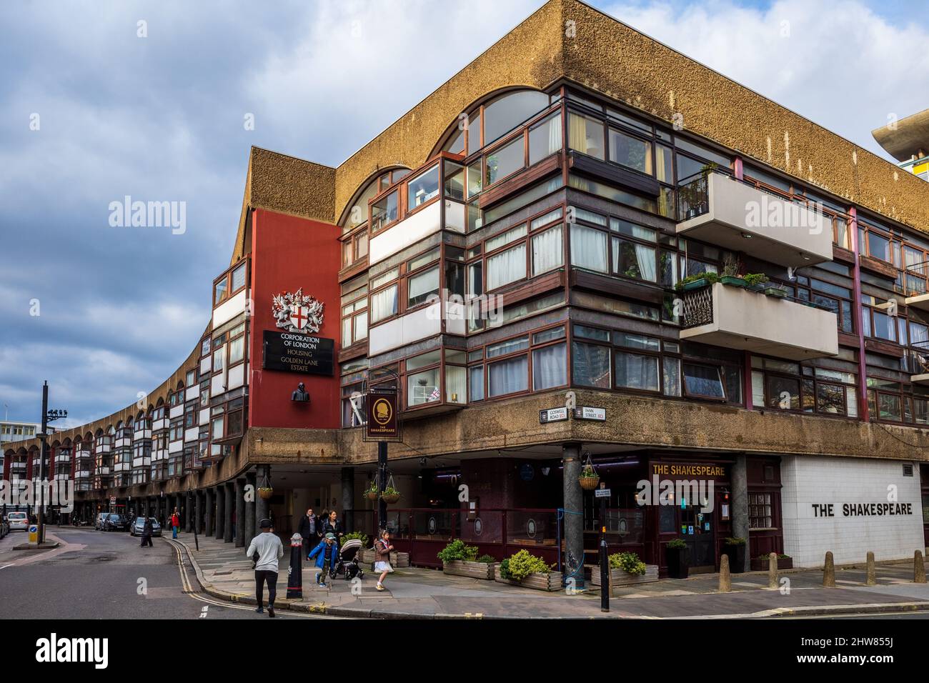 Crescent House Golden Lane Estate Goswell Rd C.London vicino al Barbican Center. 1962, architetti Chamberlin, Powell e Bon. Grado II* elencato. Foto Stock