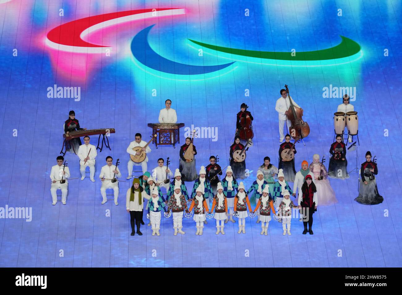 Pechino, Cina. 4th Mar 2022. La foto scattata il 4 marzo 2022 mostra una scena di performance durante il pre-show prima della cerimonia di apertura dei Giochi Paralimpici invernali di Pechino 2022 allo Stadio Nazionale di Pechino, capitale della Cina. Credit: HU Huhu/Xinhua/Alamy Live News Foto Stock