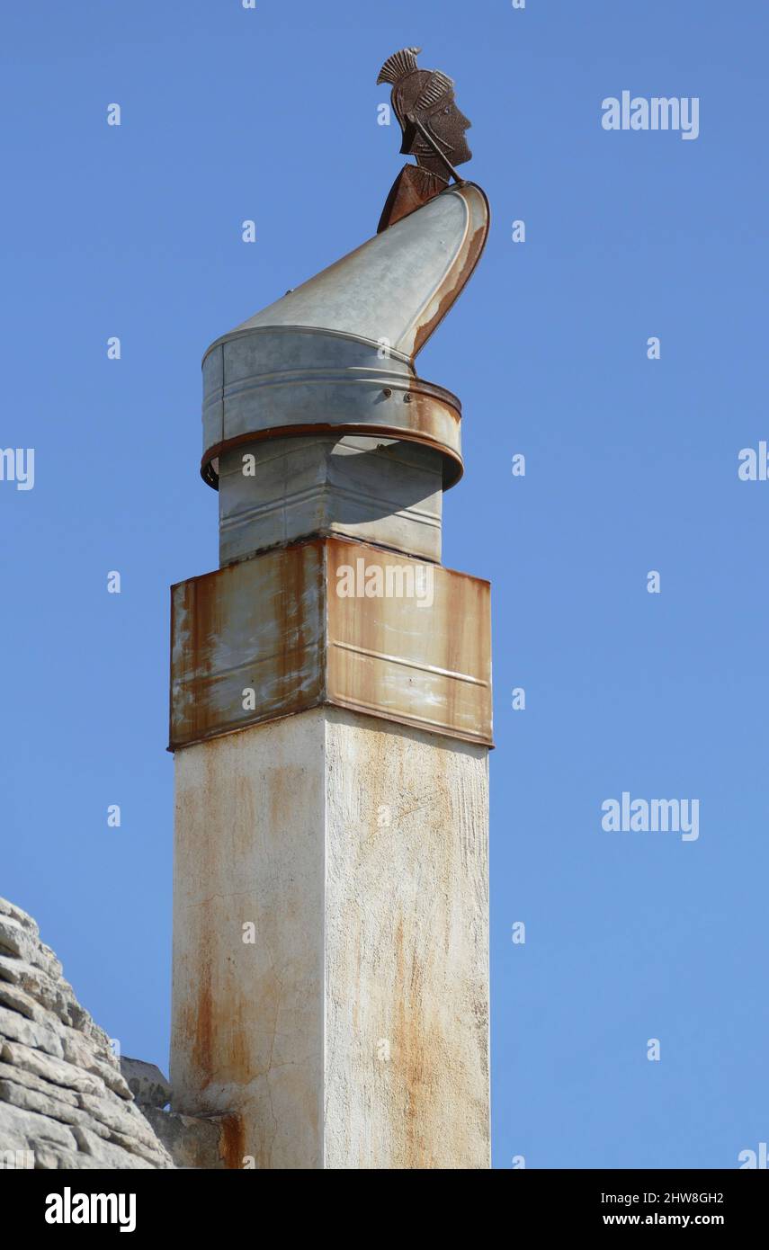 Camino dettaglio in una casa trullo in una città di nome Alberobello in Puglia, Italia Foto Stock