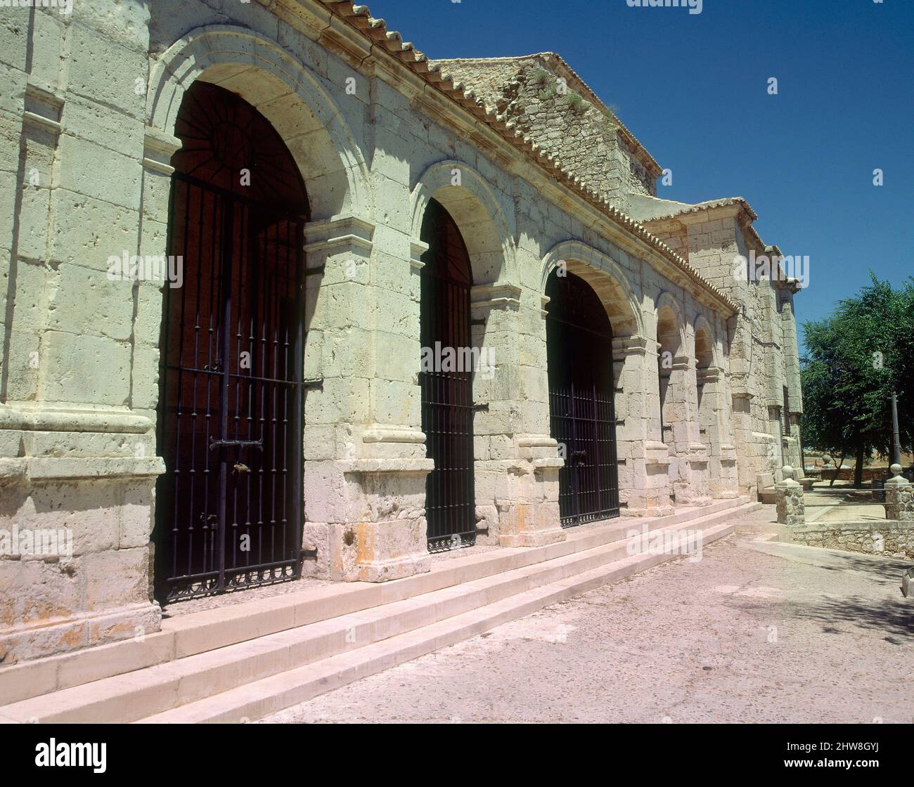 PORTICO MERIDIONALE - IGLESIA CONSTRUIDA ENTRE LOS SIGLOS XII Y XVII LOCALITÀ: IGLESIA DE NUESTRA SRA DEL CASTILLO. CAMPO REALE. MADRID. SPAGNA. Foto Stock