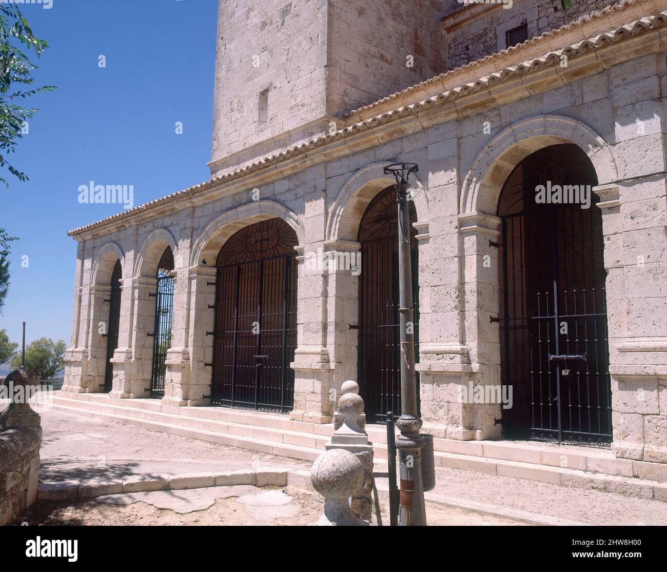 PORTICO MERIDIONALE - IGLESIA CONSTRUIDA ENTRE LOS SIGLOS XII Y XVII LOCALITÀ: IGLESIA DE NUESTRA SRA DEL CASTILLO. CAMPO REALE. MADRID. SPAGNA. Foto Stock