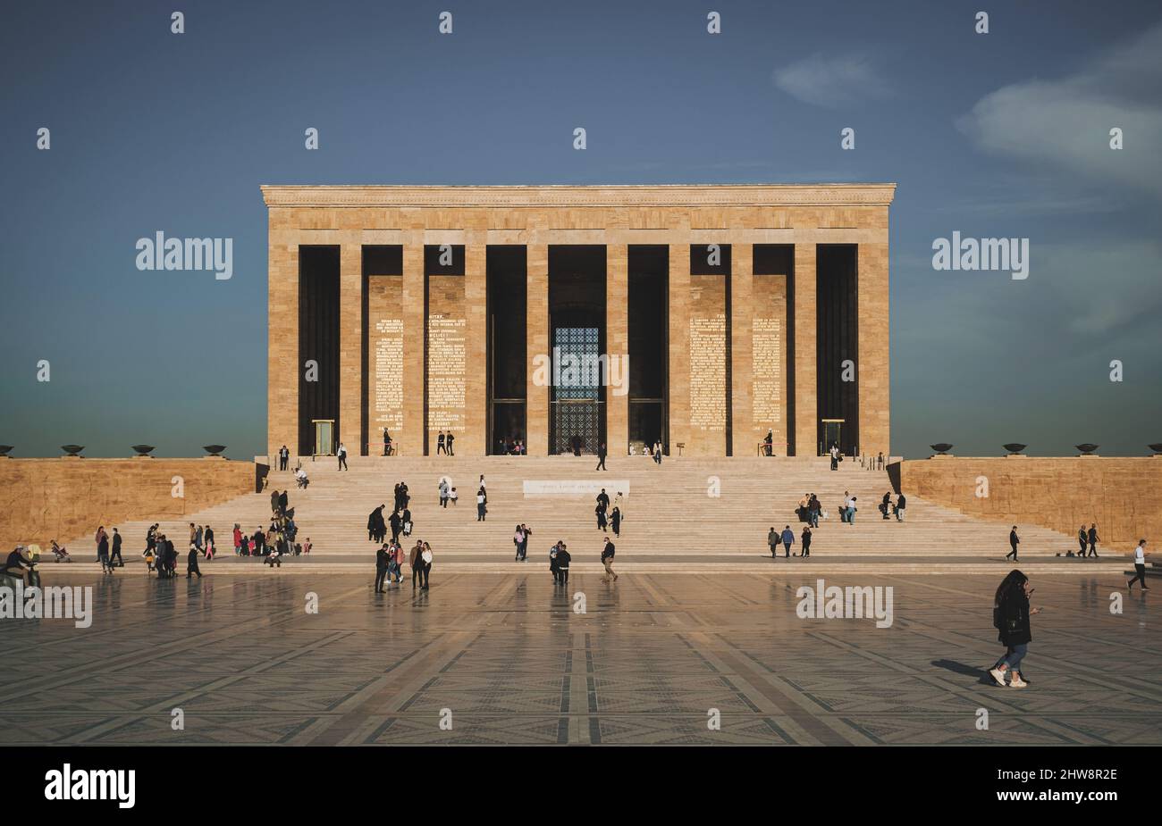 Ankara, Turchia - 09 novembre 2021: Vista frontale di Anitkabir. Scatto editoriale ad Ankara. Foto Stock