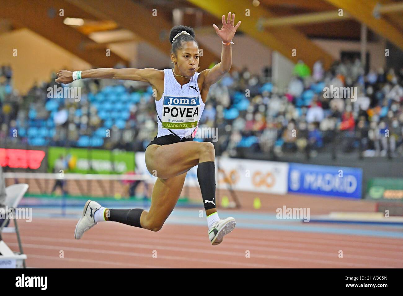 Liadagmis Povea (CUB) si posiziona secondo nel triplice salto femminile alle 46-2 1/2 (14,08m) durante l'incontro di Villa de Madrid alla CDM Gallur Arena, Tuesd Foto Stock
