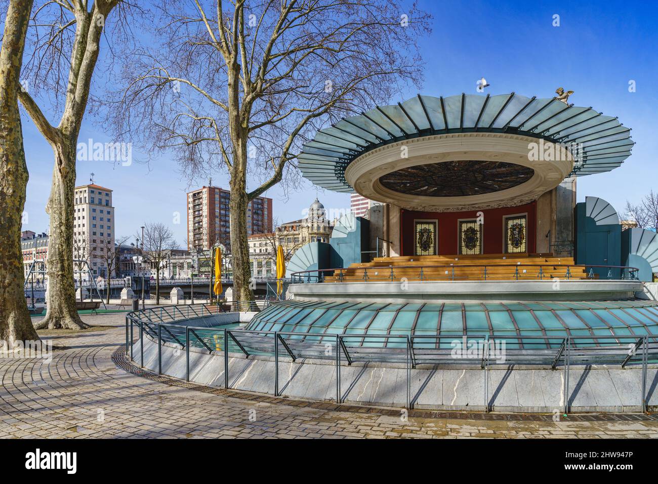 Bilbao, Spagna, 15 febbraio 2022. Kiosko de la musica lavoro di Pedro Ispizua a Bilbao in Spagna Foto Stock