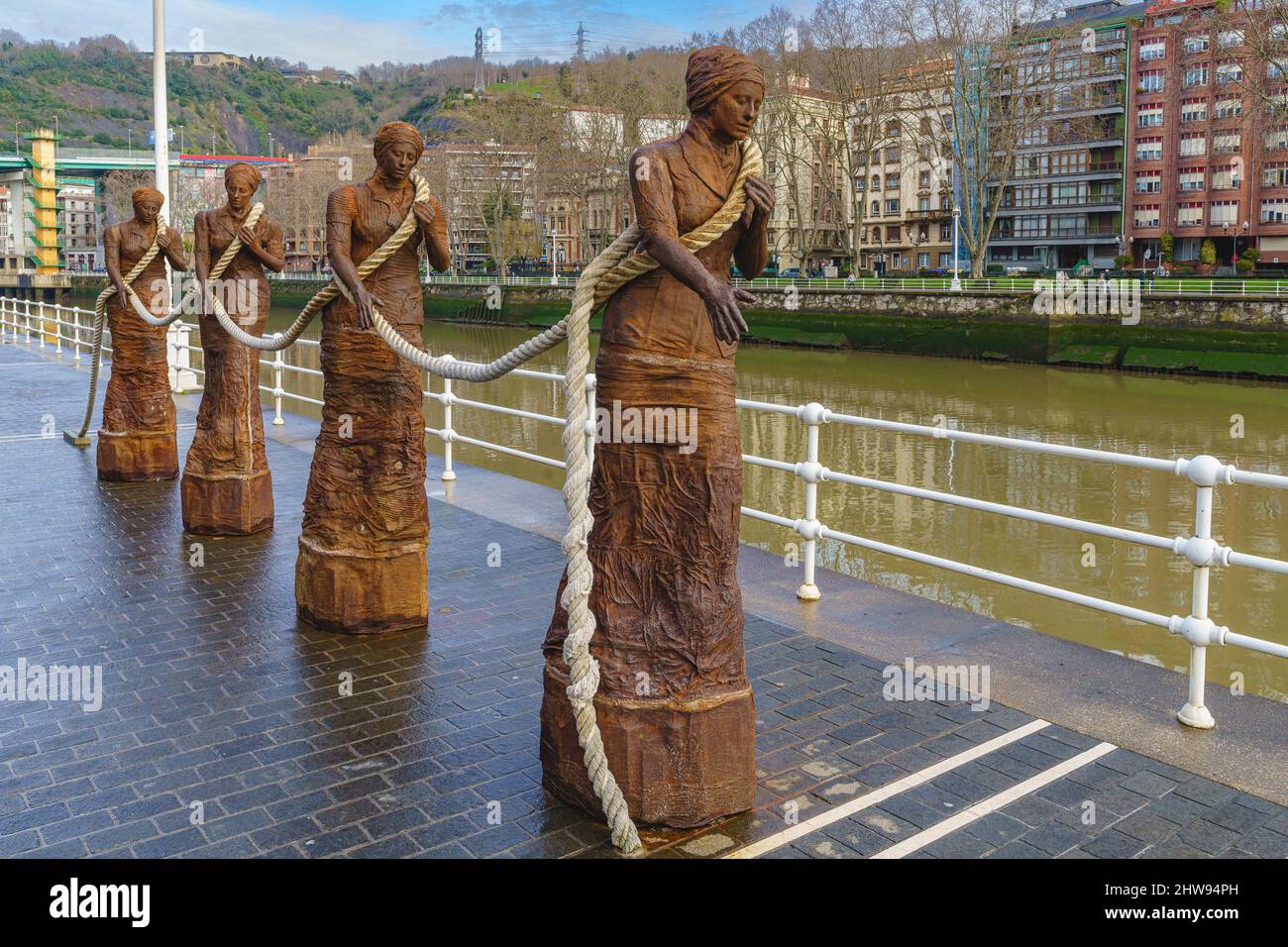 Bilbao, Spagna, 15 febbraio 2022. Scultura Las Sirgueras di Dora Salazar a Bilbao, Spagna Foto Stock