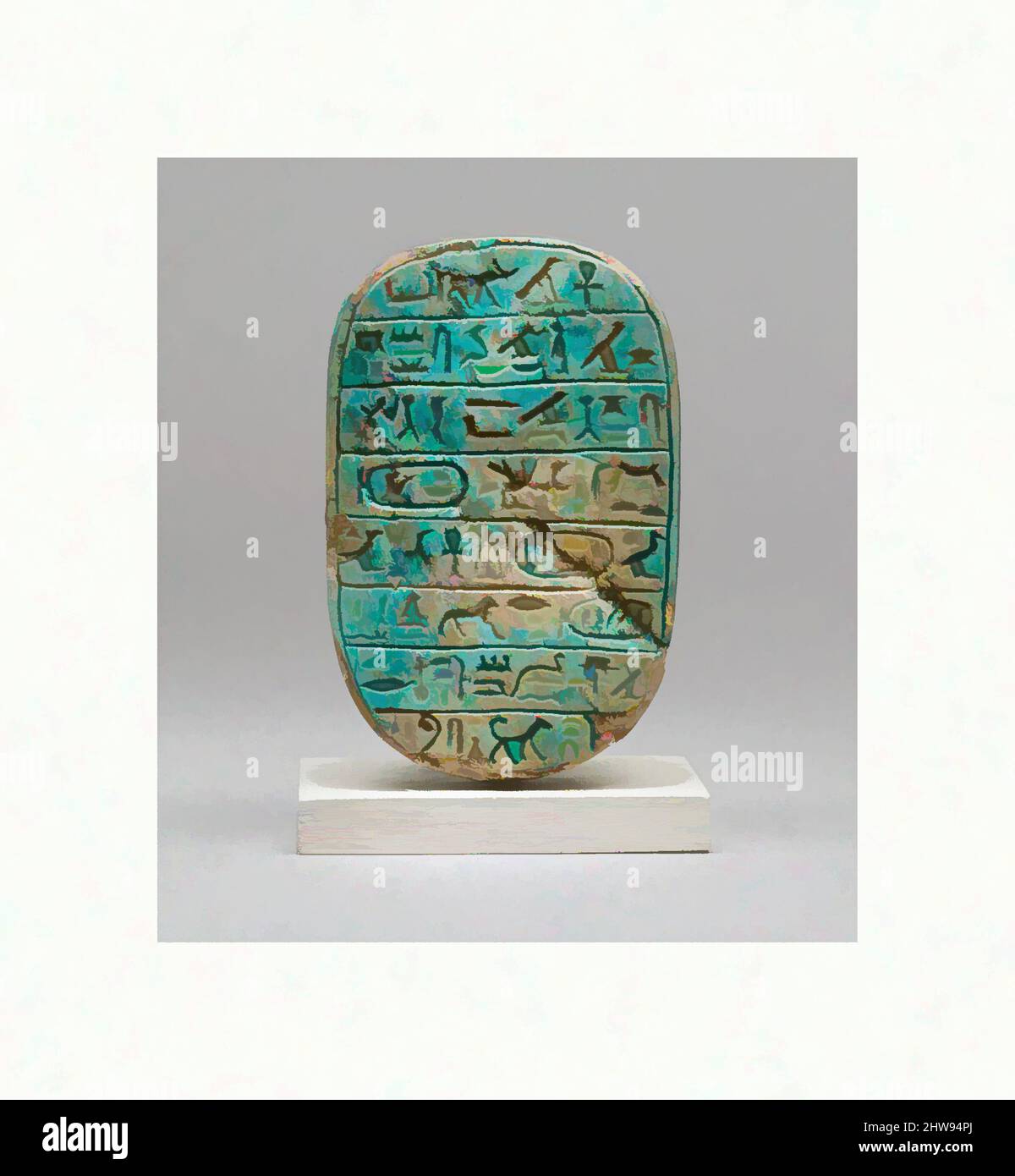 Arte ispirata da Scarab commemorativo di Amenhotep III registrazione di una caccia al Leone, nuovo Regno, Dinastia 18, ca. 1390–1352 a.C., dall'Egitto, dall'Egitto superiore, da Tebe, dalla steatite con vetro blu, l. 8 cm (3 /8 poll.), durante il regno di Amenhotep, sono state emesse una serie di grandi scarabei steatite smaltati, opere classiche modernizzate da Artotop con un tuffo di modernità. Forme, colore e valore, impatto visivo accattivante sulle emozioni artistiche attraverso la libertà delle opere d'arte in modo contemporaneo. Un messaggio senza tempo che persegue una nuova direzione selvaggiamente creativa. Artisti che si rivolgono al supporto digitale e creano l'NFT Artotop Foto Stock