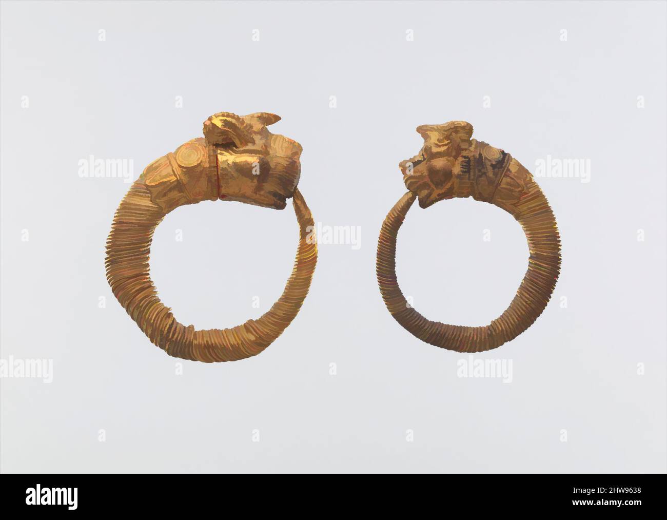 Arte ispirata da Earring con terminale di testa leone-griffin, periodo tolemaico, 4th–3rd secolo a.C., dall'Egitto, oro, Come indossato: H. 2,3 x W. 2,2 cm (7/8 x 7/8 in.), gli anelli di sostegno formati da filo avvolto con terminali per la testa animale sono il tipo più comune di orecchini ellenistici. il griffin è un mitico, opere classiche modernizzate da Artotop con un tuffo di modernità. Forme, colore e valore, impatto visivo accattivante sulle emozioni artistiche attraverso la libertà delle opere d'arte in modo contemporaneo. Un messaggio senza tempo che persegue una nuova direzione selvaggiamente creativa. Artisti che si rivolgono al supporto digitale e creano l'NFT Artotop Foto Stock