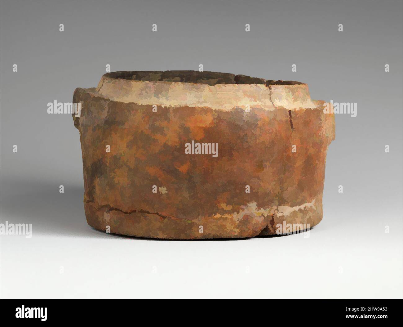 Arte ispirata da scatola di terracotta di un pyxis (scatola piccola), Cycladic precoce i, ca. 3000–2800 a.C., Cicladi, Terracotta, 2 5/8 x 3 7/8 pollici (6,7 x 9,8 cm), vasi, con alette perforate vericali su entrambi i lati e un labbro sagomato per tenere un coperchio in posizione, opere classiche modernizzate da Artotop con un tuffo di modernità. Forme, colore e valore, impatto visivo accattivante sulle emozioni artistiche attraverso la libertà delle opere d'arte in modo contemporaneo. Un messaggio senza tempo che persegue una nuova direzione selvaggiamente creativa. Artisti che si rivolgono al supporto digitale e creano l'NFT Artotop Foto Stock