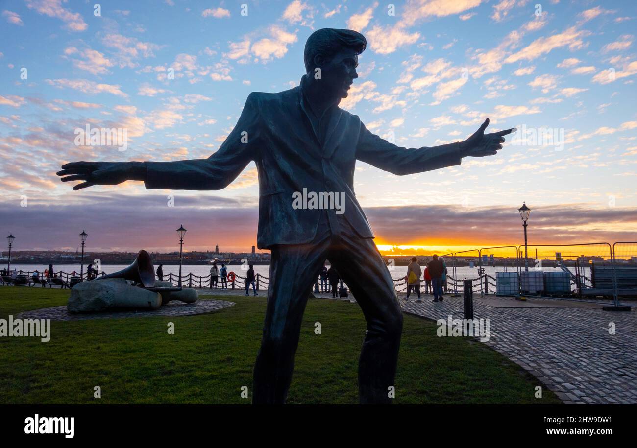 Statua di Billy Fury al Royal Albert Dock di Liverpool Foto Stock
