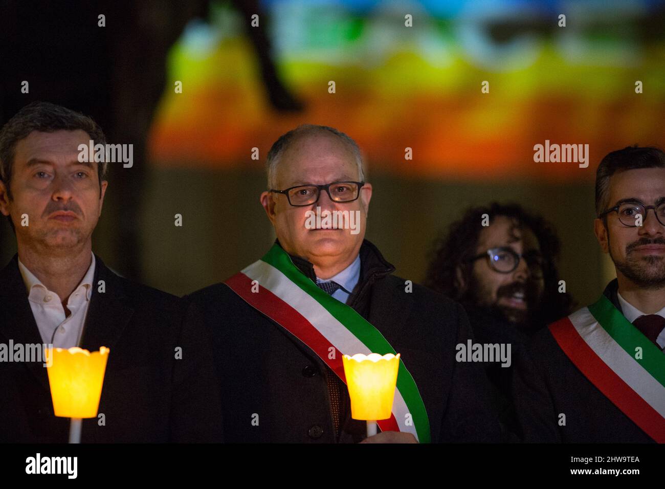 Roma, Italia. 04th Mar 2022. Roberto Gualtieri, Sindaco di Roma, assiste alla veglia a lume di candela in Piazza del Campidoglio, comune di Roma. La veglia è stata organizzata dal Sindaco di Roma, Roberto Gualtieri, e sostenuta da diversi altri Sindaci italiani per dimostrare sostegno e solidarietà al popolo ucraino e per chiedere la pace immediata in Ucraina. La guerra contro l'Ucraina - e la conseguente invasione russa - è stata dichiarata all'inizio della mattinata del 24th febbraio dal Presidente della Federazione russa, Vladimir Putin. Foto Stock