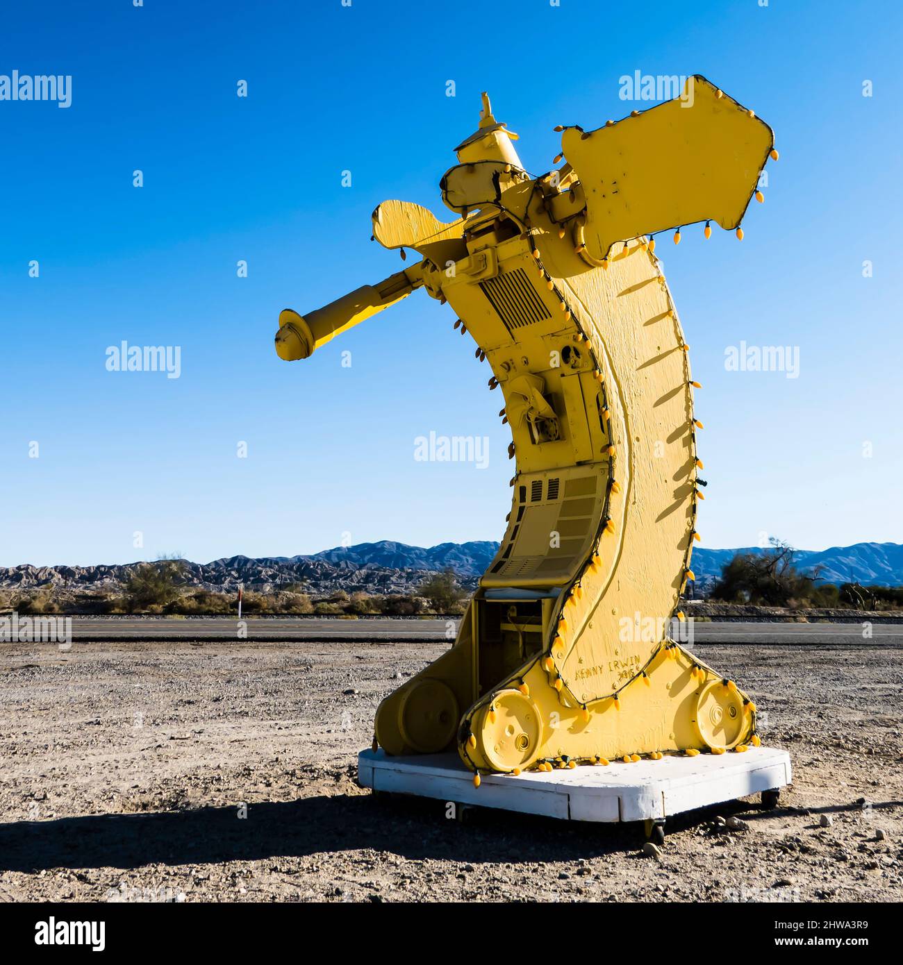 L'International Banana Museum Remnant, una scultura di banana nel parcheggio al largo della California autostrada 111, è tutto ciò che è rimasto del mu ora chiuso Foto Stock