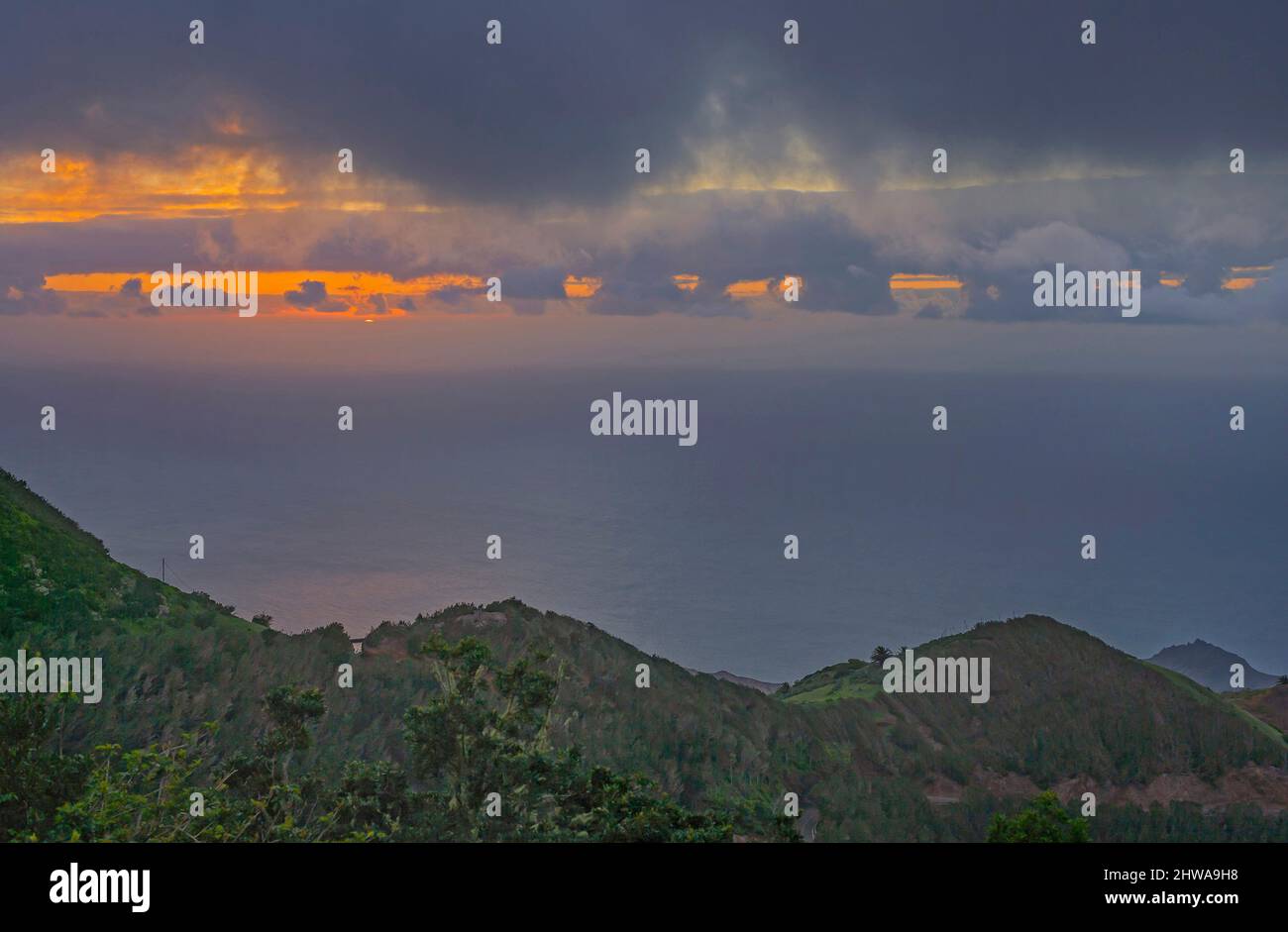 Tramonto con cielo nuvoloso, Isole Canarie, la Gomera Foto Stock