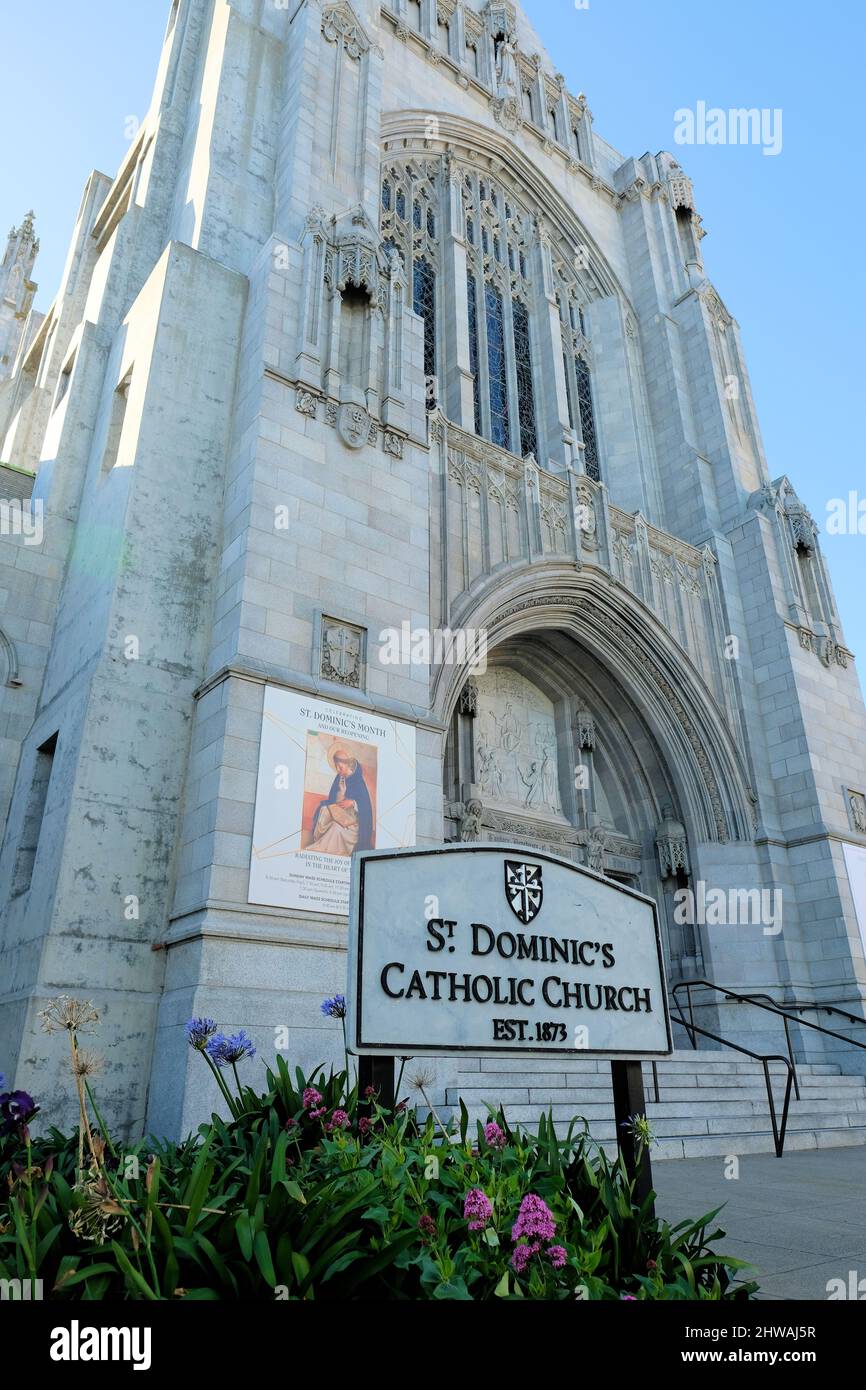 Cartello presso la chiesa di San Domenico a San Francisco, California; parrocchia cattolica romana nel quartiere occidentale; cattolicesimo romano. Foto Stock