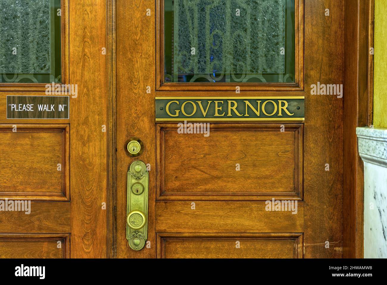 La porta all'ufficio del Governatore nel Campidoglio dello Stato a Pierre, South Dakota, USA Foto Stock
