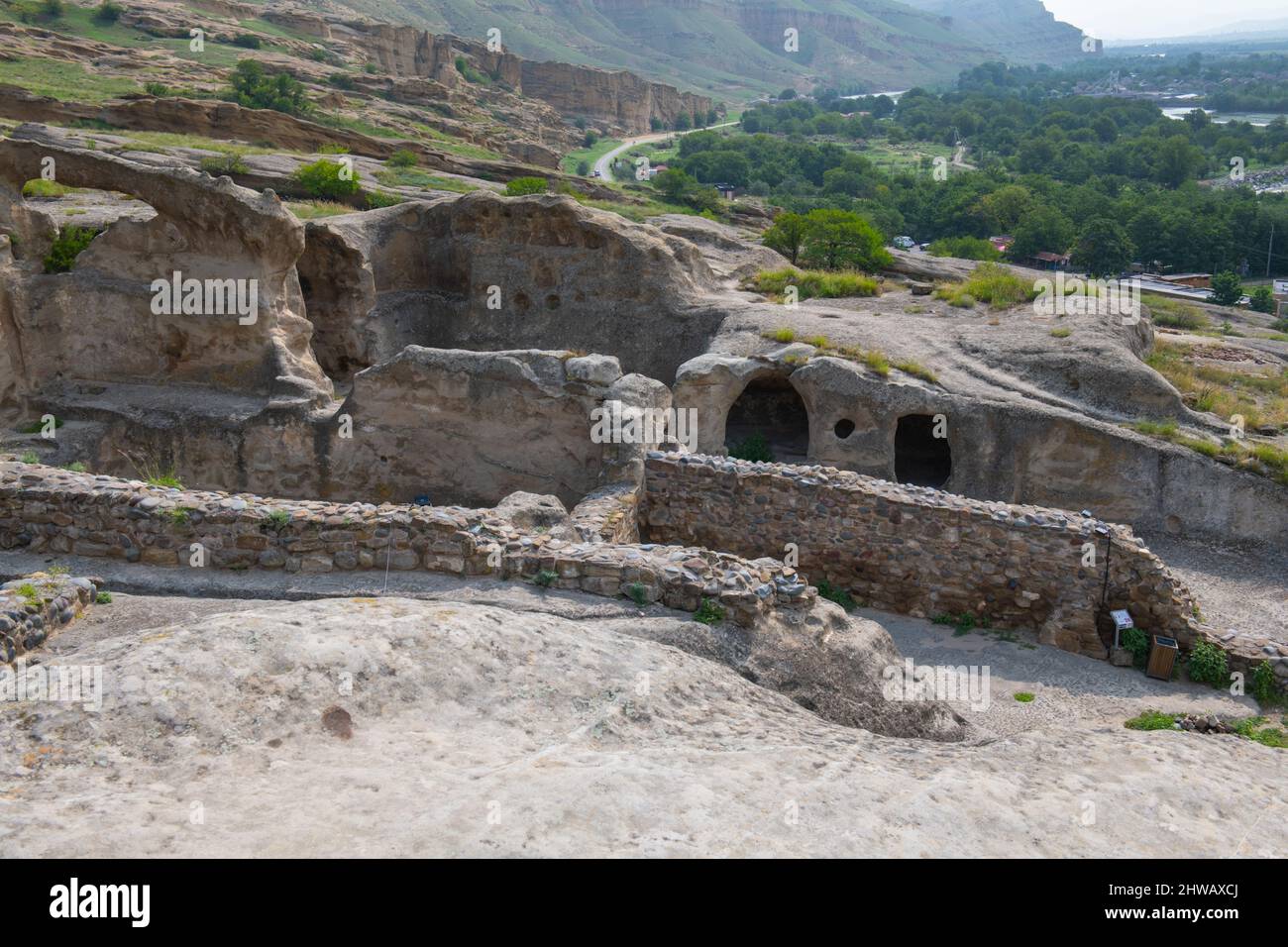 Vari locali nella città di Uplistsikhe in Georgia Foto Stock