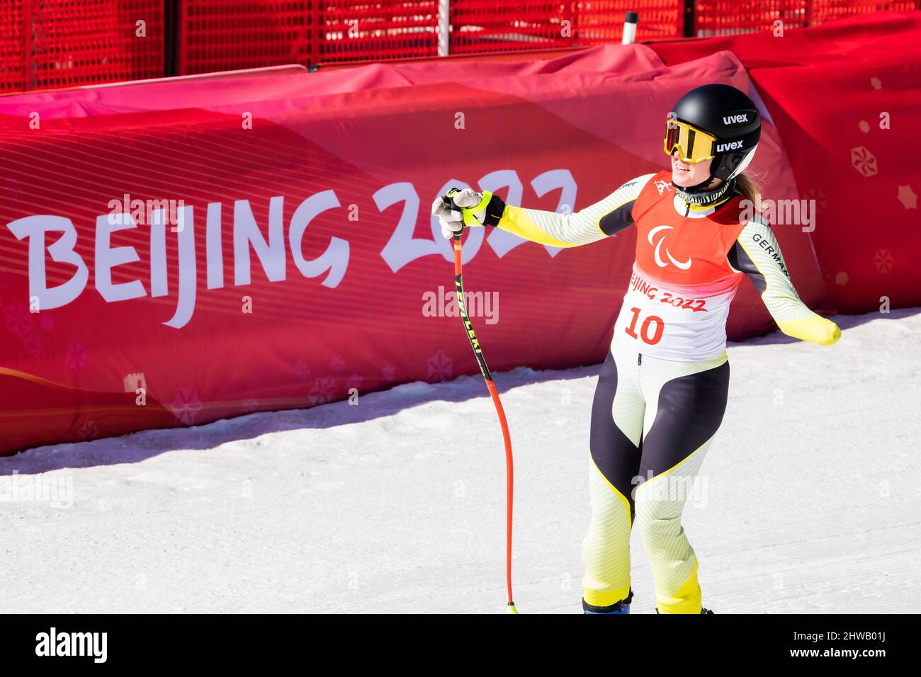 Pechino, Cina. 05th Mar 2022. Paralimpiadi, Para Alpine Sci, Donne, discesa in piedi presso il National Alpine Ski Center: Termina Andrea Rothfuss dalla Germania. Credit: Christoph Soeder/dpa/Alamy Live News Foto Stock