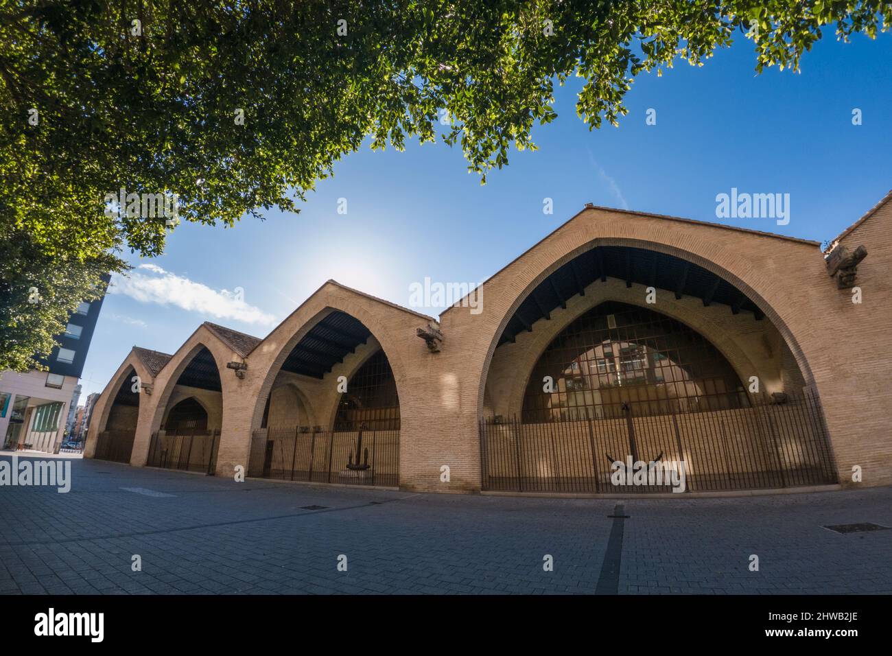 Valencia, Spagna. Marzo 1, 2022. Vista esterna dell'edificio storico conosciuto come Drassanes Foto Stock