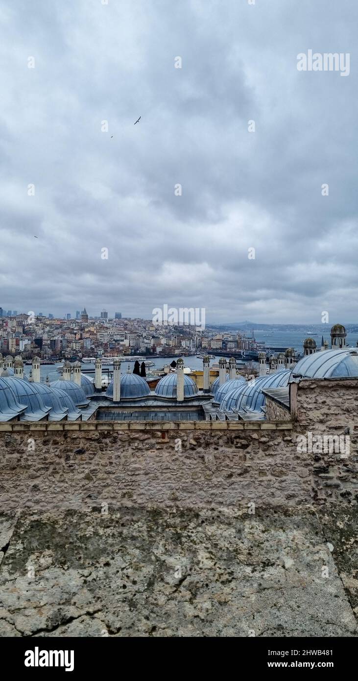 Vista della Moschea Suleymaniye Suleymaniye Camii . Sagome della Moschea di Suleymaniye a Istanbul. Architettura ottomana Foto Stock