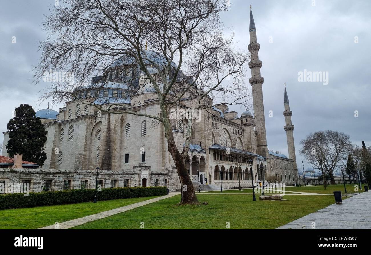 Vista della Moschea Suleymaniye Suleymaniye Camii . Sagome della Moschea di Suleymaniye a Istanbul. Architettura ottomana Foto Stock