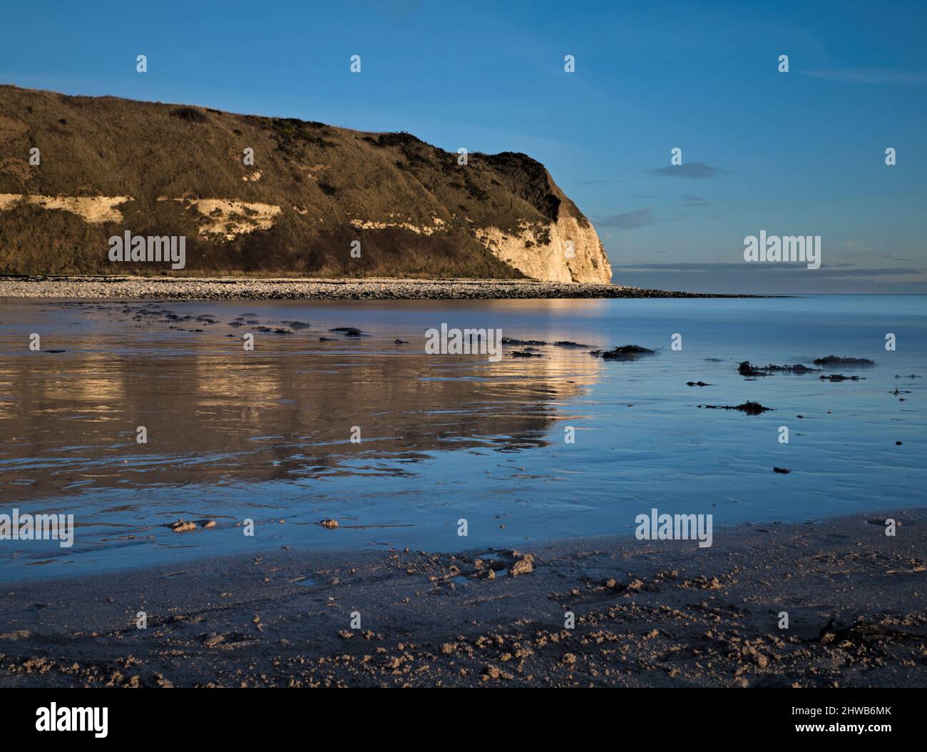 10 stop ND lunga esposizione di South Landing Bay, scogliere e spiaggia a Flamborough Head, East Riding of Yorkshire. Foto Stock