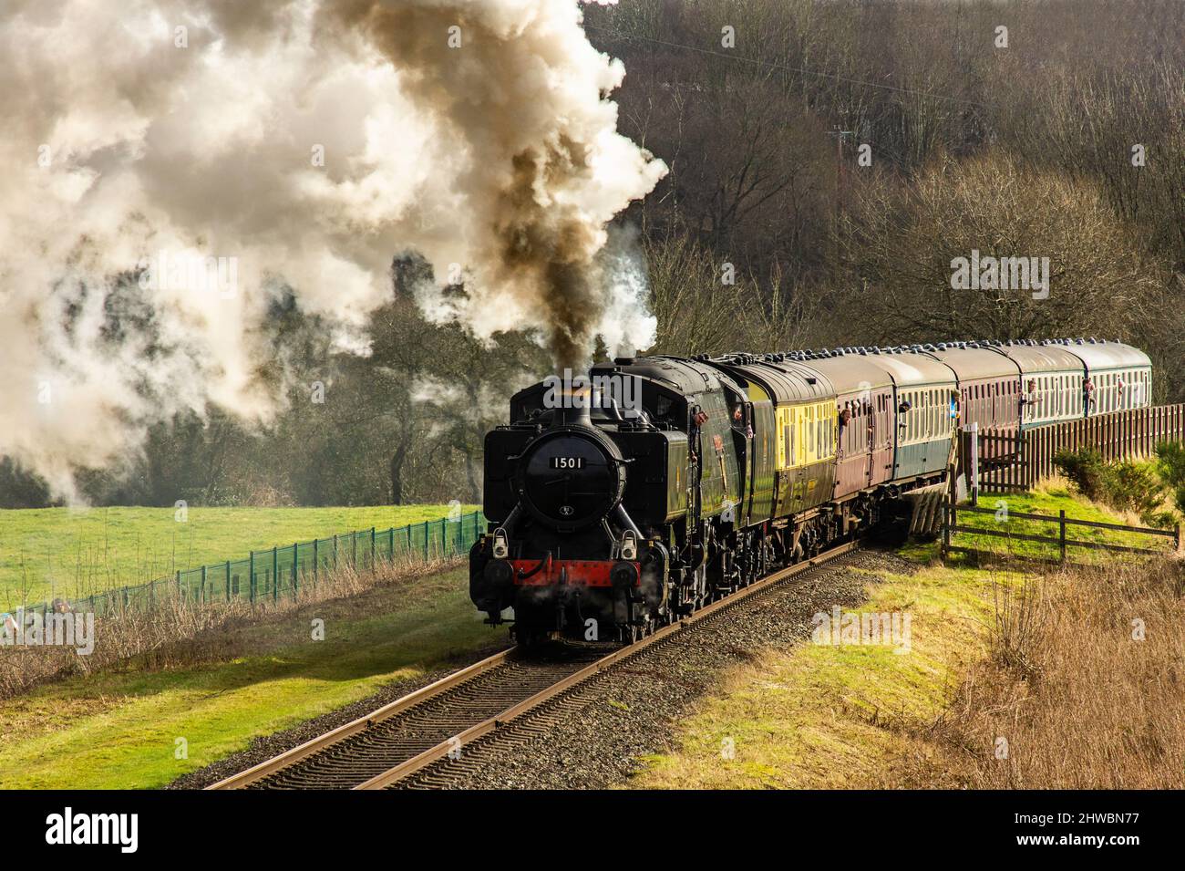 Bullied 7P5FA 4-6-2 Locomotiva classe 'West Country' numero 34092 la Città di Wells assistita dal GWR Pannier numero 1501 sulla East Lancs Railway Foto Stock