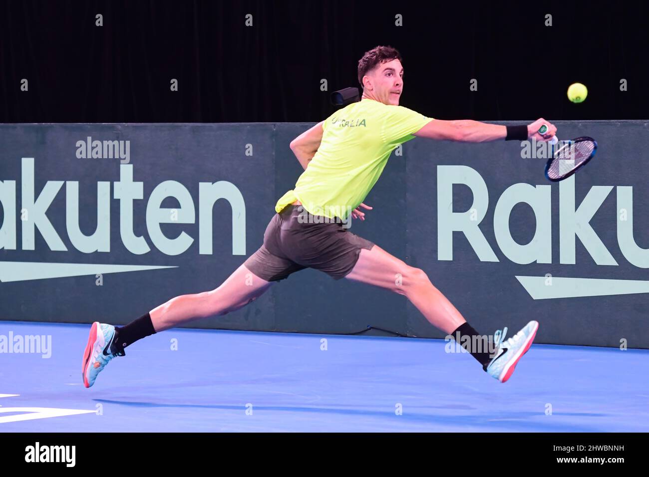 Sydney Olympic Park, Australia. 05th Mar 2022. Thanasi Kokkinakis dell'Australia in azione durante la gara di qualificazione della Coppa Davis 2022 contro Zsombor Piros dell'Ungheria allo stadio Ken Rosewell. Punteggio finale; Thanasi Kokkinakis 2:0 Zsombor Piros. Credit: SOPA Images Limited/Alamy Live News Foto Stock