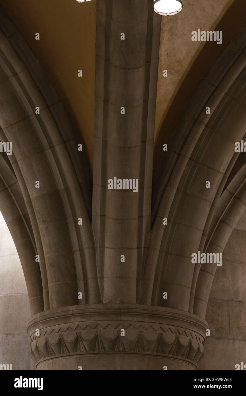 National Cathedral, Washington, DC, USA. Soffitto di supporto colonna romanica nella Cappella di San Giuseppe d'Arimatea. Foto Stock