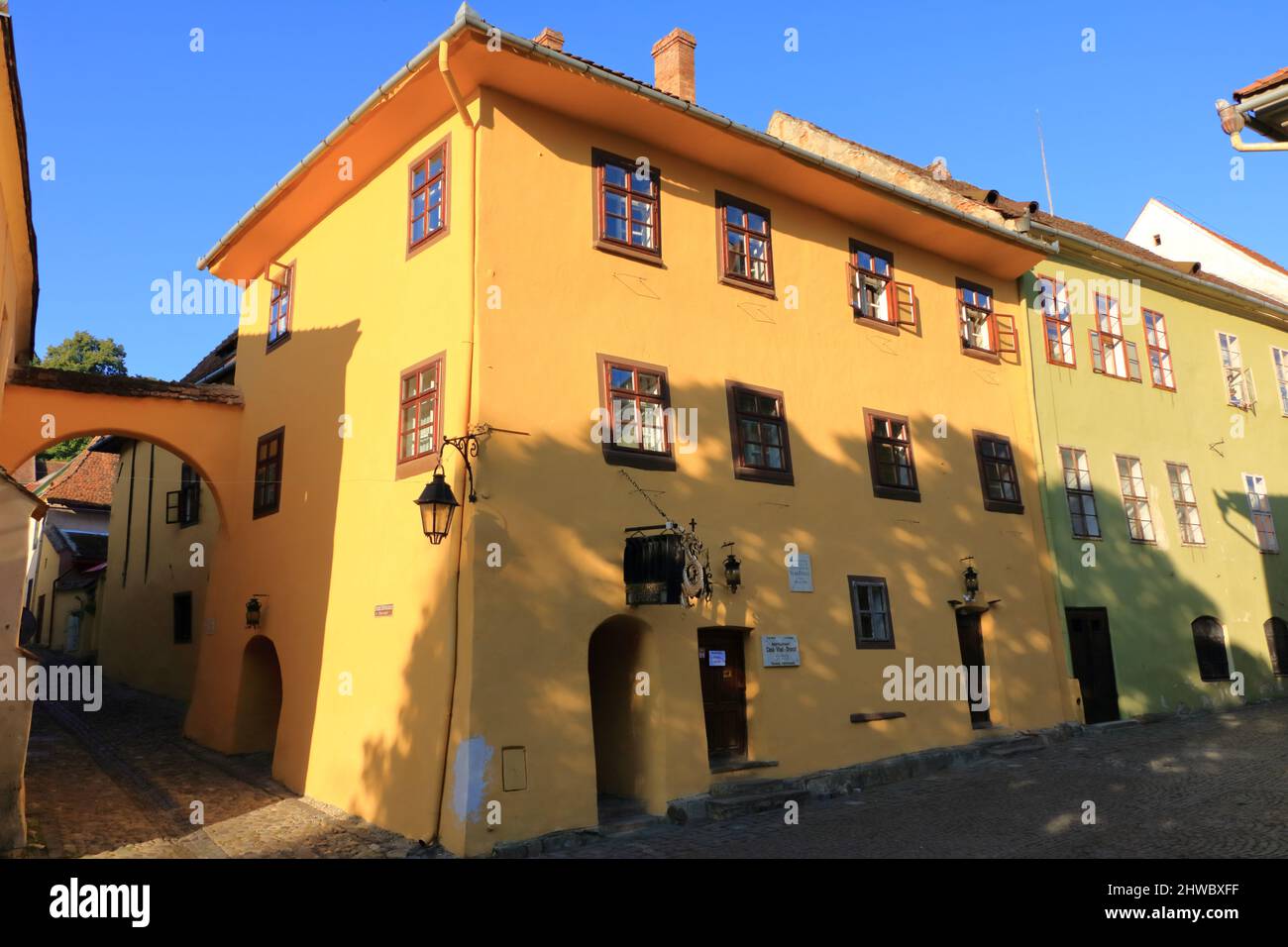 7 2021 settembre - Sighisoara, Schäßburg, Romania: La Casa di Vlad Dracul in Transilvania al sole del mattino Foto Stock