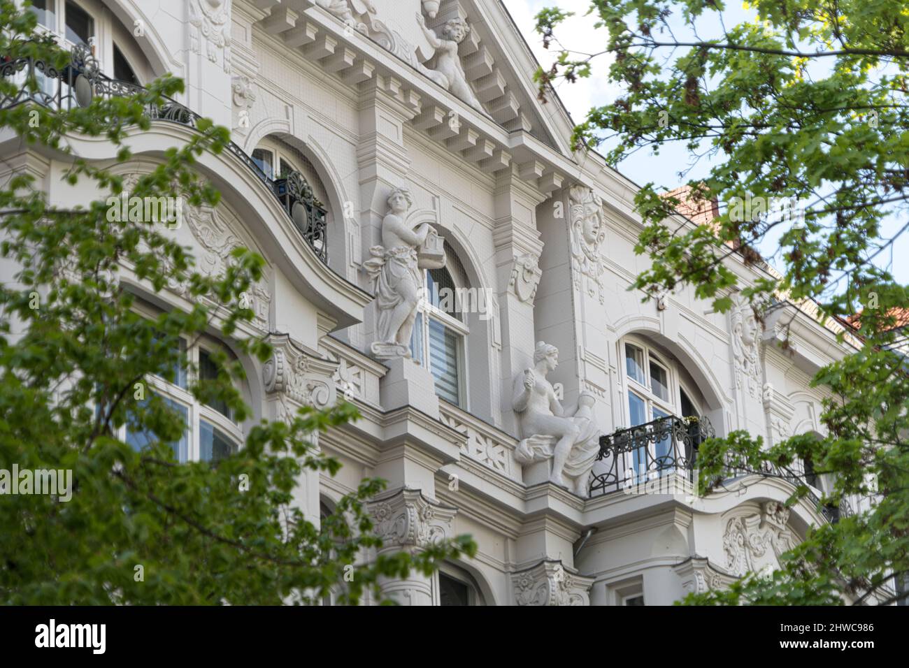 Bella decorazione su edificio pre-guerra a Berlino, Germania Foto Stock