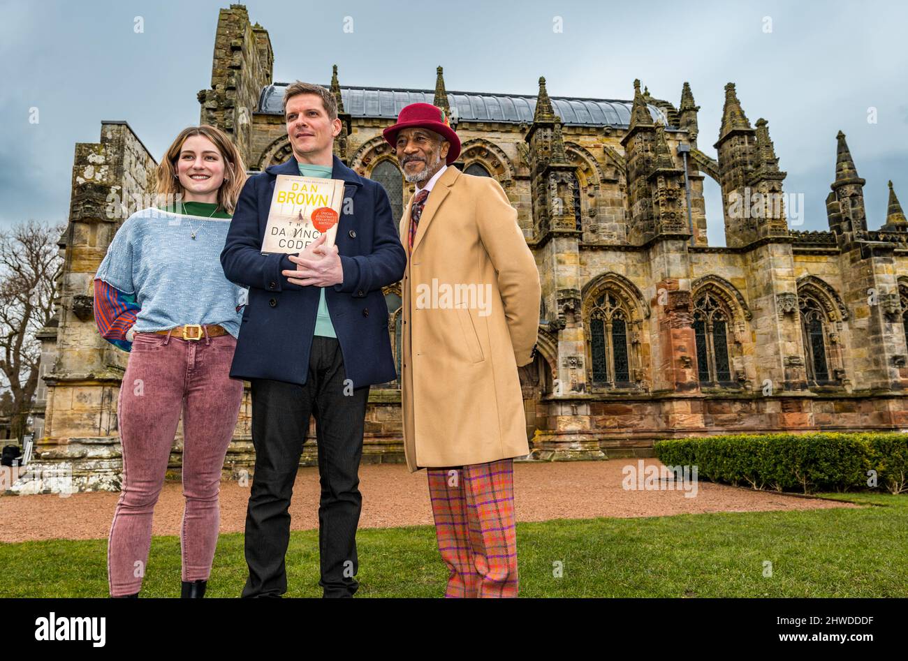 Attori Leigh Lothian, Nigel Harman & Danny John-Jules alla Cappella Rosslyn stella in un adattamento di fase del codice da Vinci, Scozia, Regno Unito Foto Stock