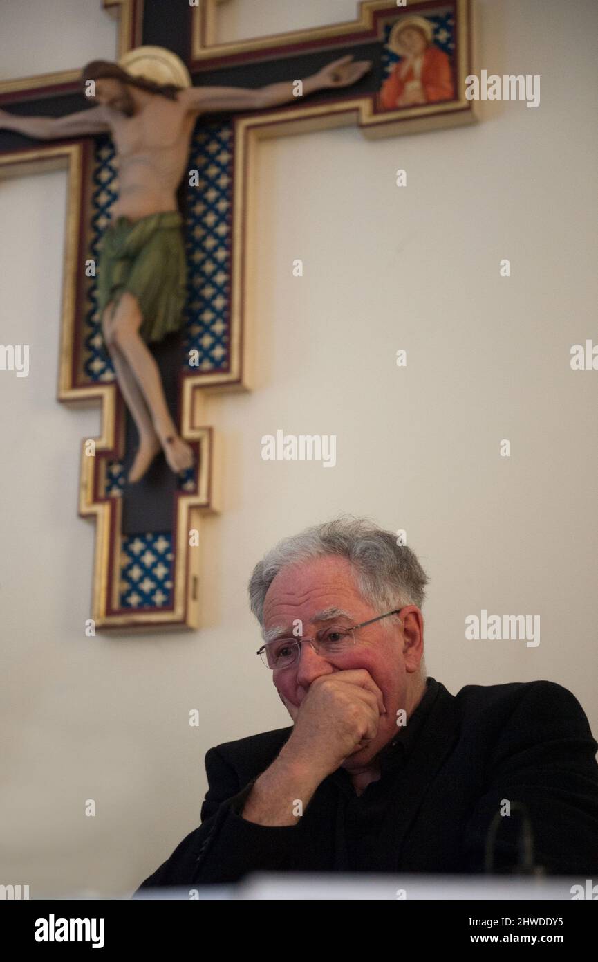 Roma, Italia 04/10/2014: Movimento Internazionale Siamo la conferenza stampa della Chiesa sul Sinodo sulla Famiglia, S'Sisto Vecchio. Nella foto: Paul Collins, emittente, scrittore e storico del Papato. ©Andrea Sabbadini Foto Stock