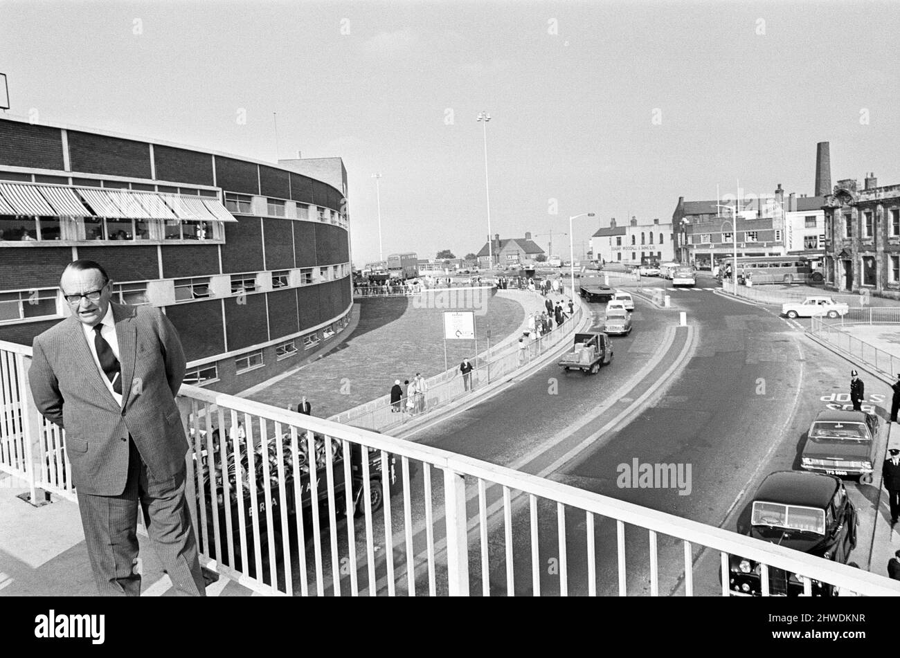 Il Sir Winston Spencer Churchill Memorial Screen, presentato dal Viscount Cobham per segnare il completamento del distretto commerciale, Dudley, Worcestershire, lunedì 8th settembre 1969. Foto Stock