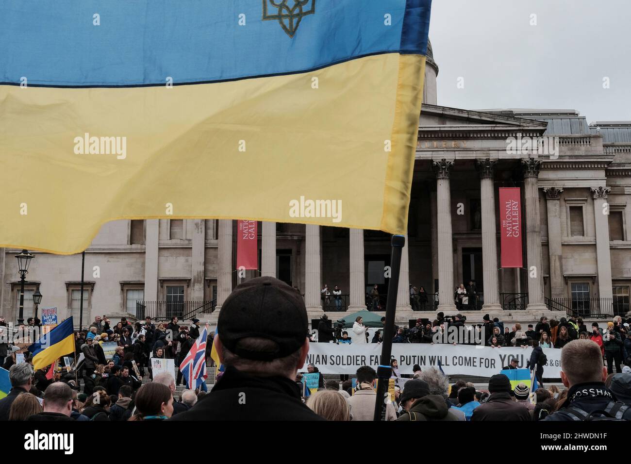 5th marzo 2022, Londra, Regno Unito. Cittadini ucraini e sostenitori pro-Ucraina si radunano a Trafalgar Square per protestare contro l'invasione russa e la guerra in Ucraina. Foto Stock