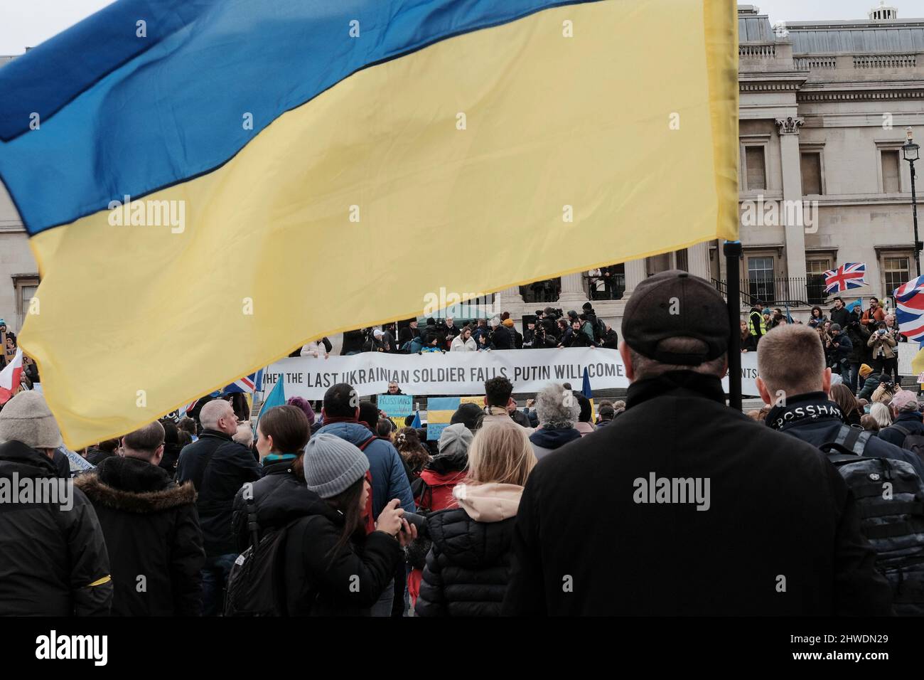 5th marzo 2022, Londra, Regno Unito. Cittadini ucraini e sostenitori pro-Ucraina si radunano a Trafalgar Square per protestare contro l'invasione russa e la guerra in Ucraina. Foto Stock
