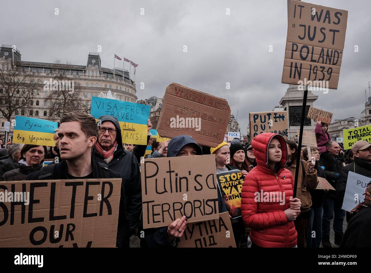 5th marzo 2022, Londra, Regno Unito. Cittadini ucraini e sostenitori pro-Ucraina si radunano a Trafalgar Square per protestare contro l'invasione russa e la guerra in Ucraina. Foto Stock