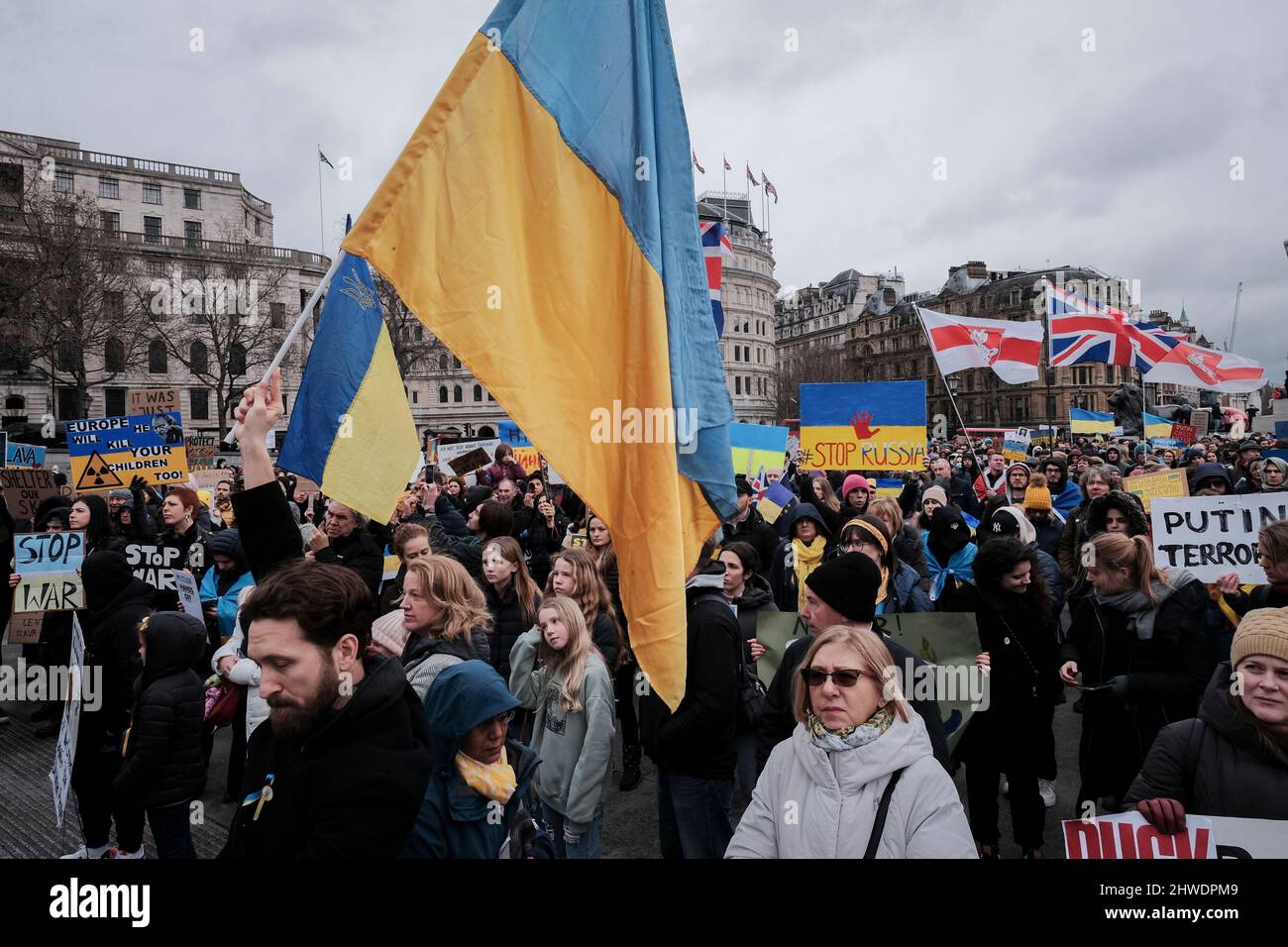 5th marzo 2022, Londra, Regno Unito. Cittadini ucraini e sostenitori pro-Ucraina si radunano a Trafalgar Square per protestare contro l'invasione russa e la guerra in Ucraina. Foto Stock