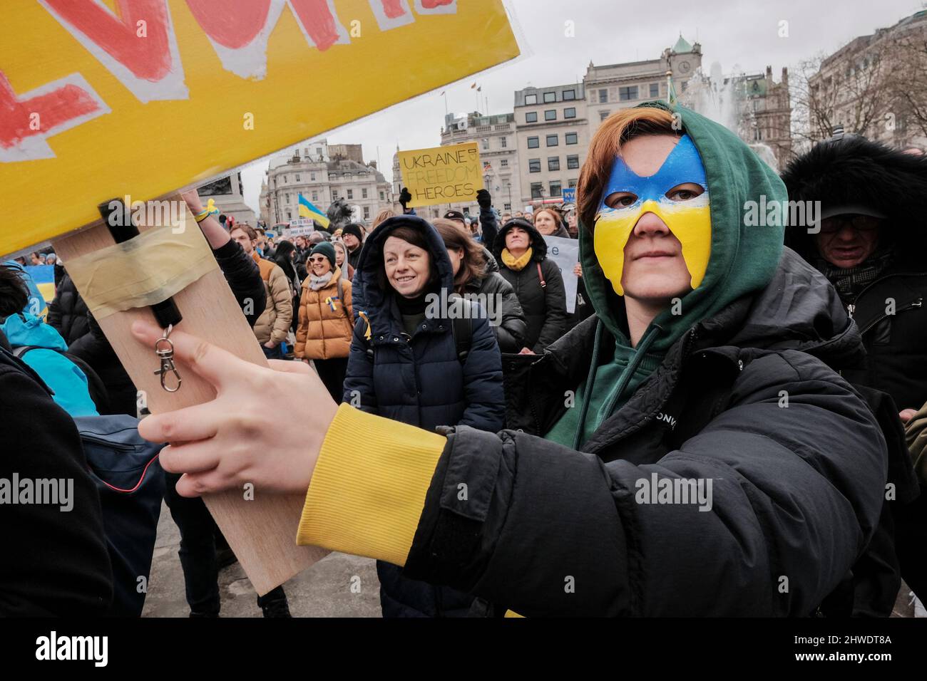 5th marzo 2022, Londra, Regno Unito. Cittadini ucraini e sostenitori pro-Ucraina si radunano a Trafalgar Square per protestare contro l'invasione russa e la guerra in Ucraina. Foto Stock