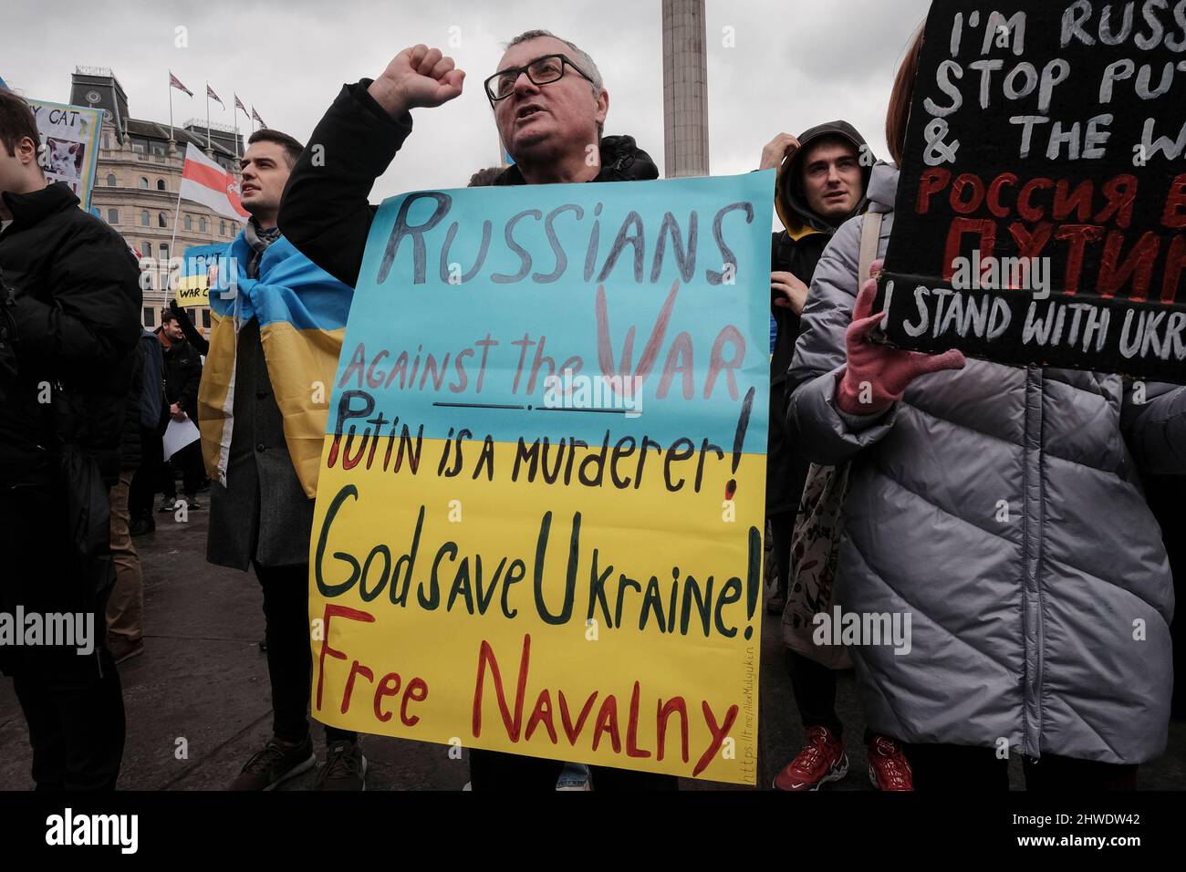 5th marzo 2022, Londra, Regno Unito. Cittadini ucraini e sostenitori pro-Ucraina si radunano a Trafalgar Square per protestare contro l'invasione russa e la guerra in Ucraina. I cittadini russi si oppongono alla guerra. Foto Stock