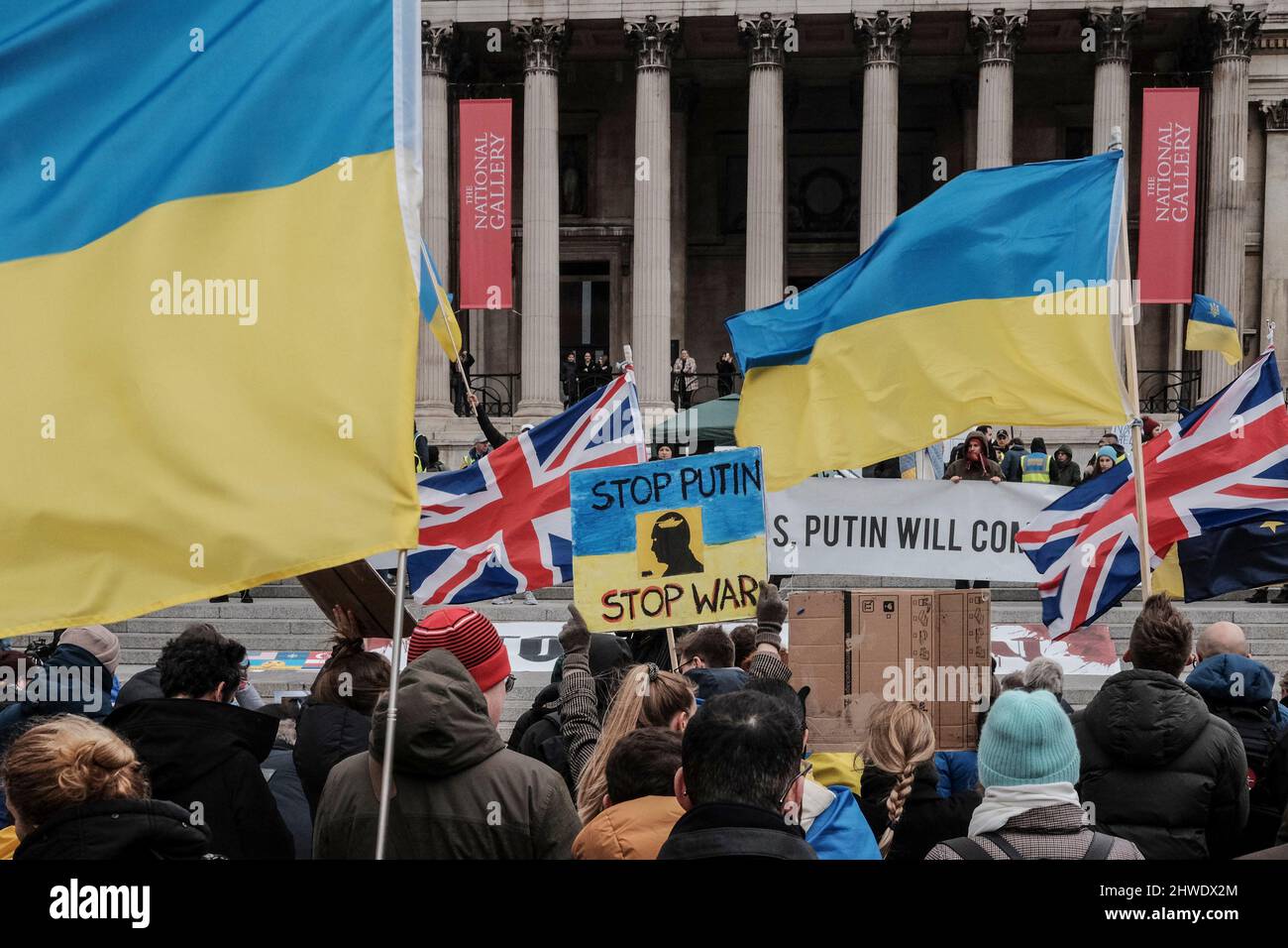5th marzo 2022, Londra, Regno Unito. Cittadini ucraini e sostenitori pro-Ucraina si radunano a Trafalgar Square per protestare contro l'invasione russa e la guerra in Ucraina. Foto Stock