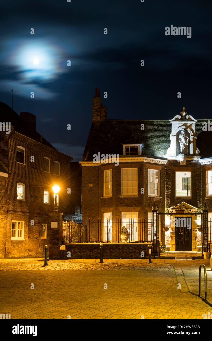 Bank House Hotel & ristorante in King's Staithe Square, King's Lynn di notte. Foto Stock