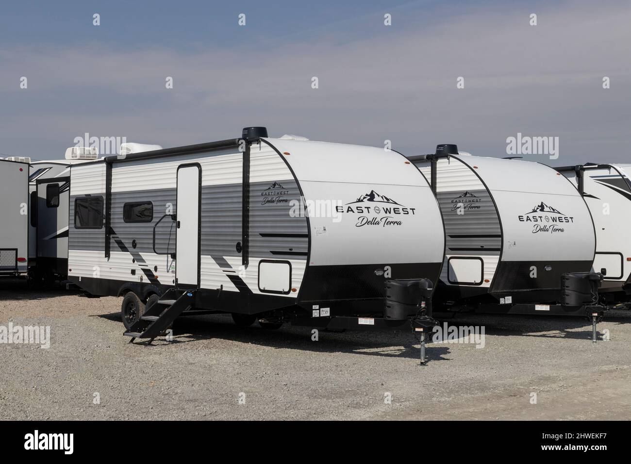 Bunker Hill - Circa Marzo 2022: Da Est a Ovest della Terra Trailer di viaggio. Da Est a Ovest fa parte della famiglia Forest River RV e una filiale di Berksh Foto Stock