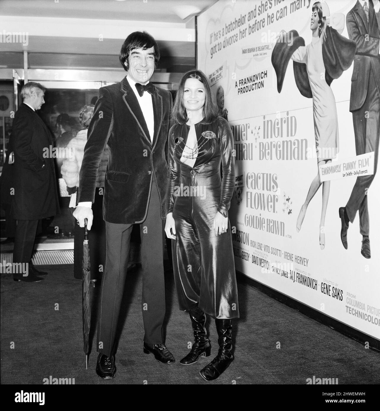 Cactus Flower 1970 film premiere al Columbia Theatre, Shaftesbury Avenue, Londra, mercoledì 11th marzo 1970. La nostra foto mostra ... attori Richard Johnson e Francoise Pascal. Foto Stock