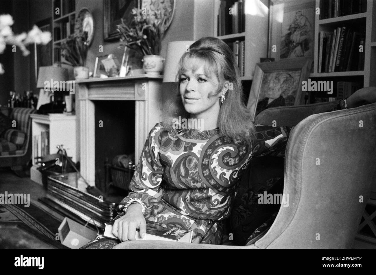 Lady Antonia Fraser a casa sua a Holland Park, Londra. 16th maggio 1969. Foto Stock