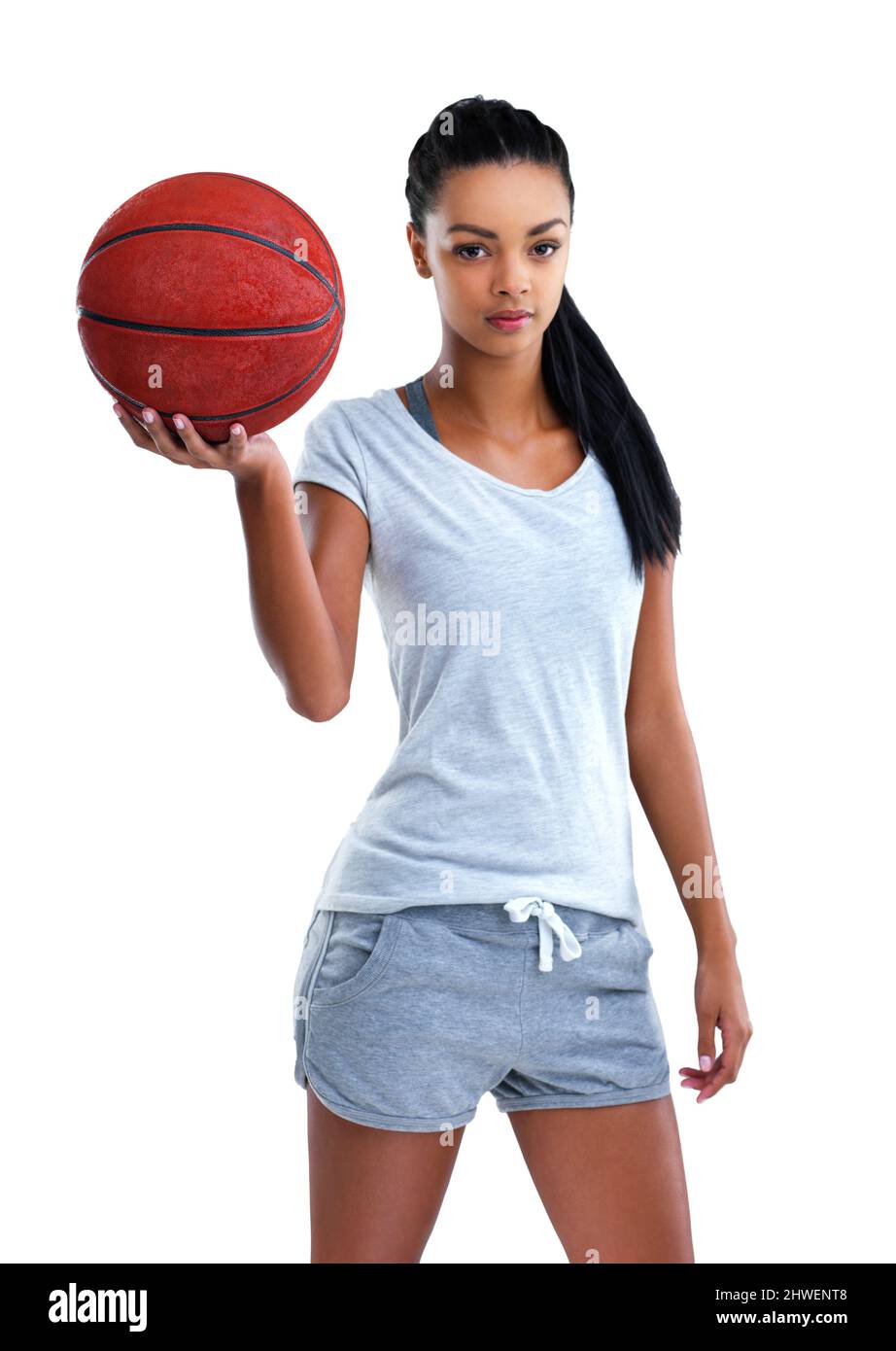 Lascia la palla. Ritratto ritagliato di un giocatore di basket femminile isolato su bianco. Foto Stock